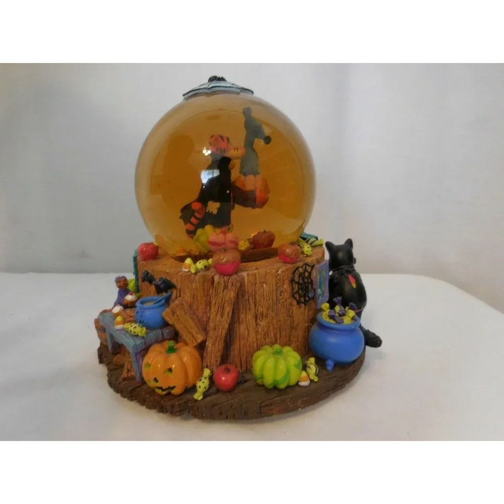Disney Winnie the Pooh Halloween Tiggers Haunted House Musical Snowglobe Rare